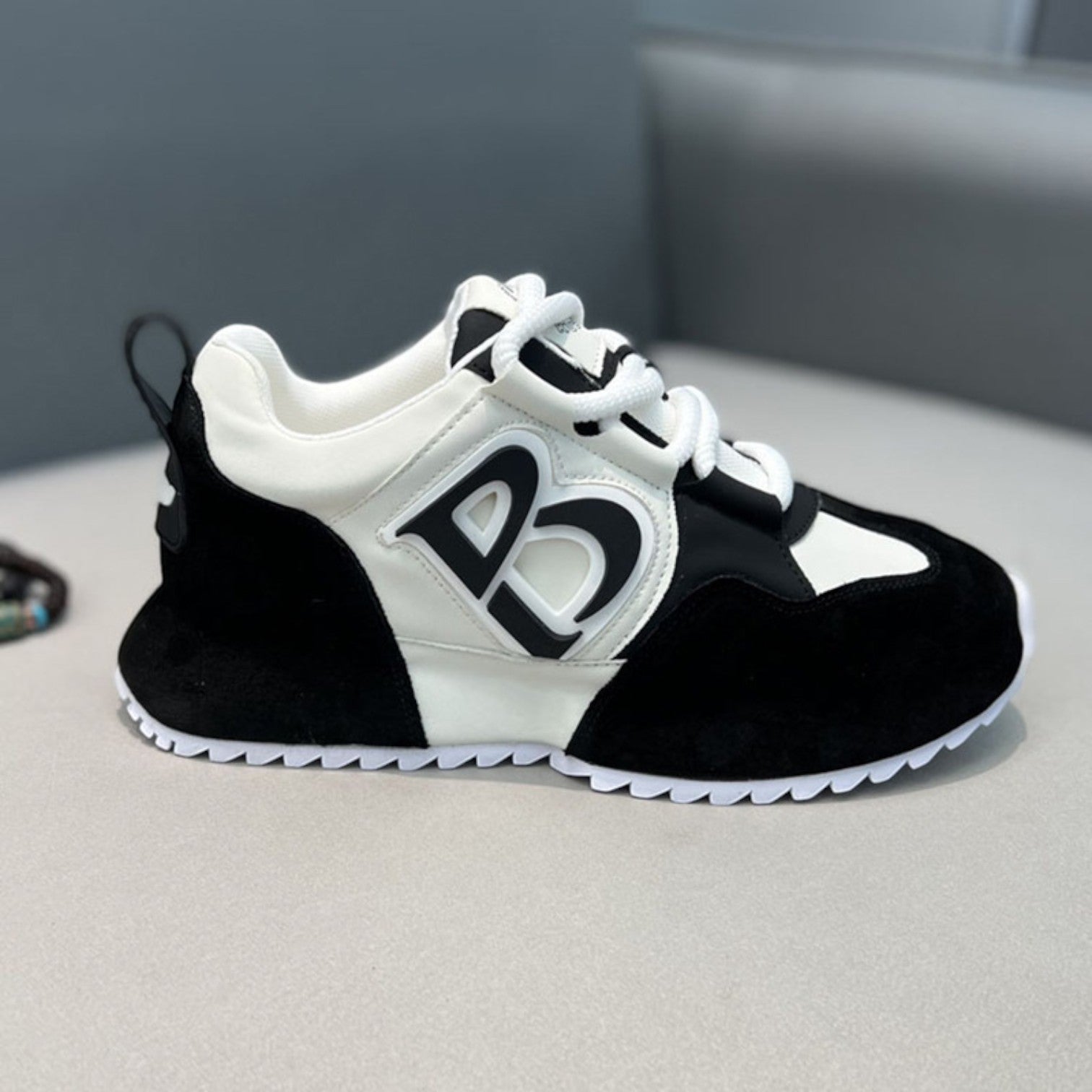 Кецове Monochrome Pulse