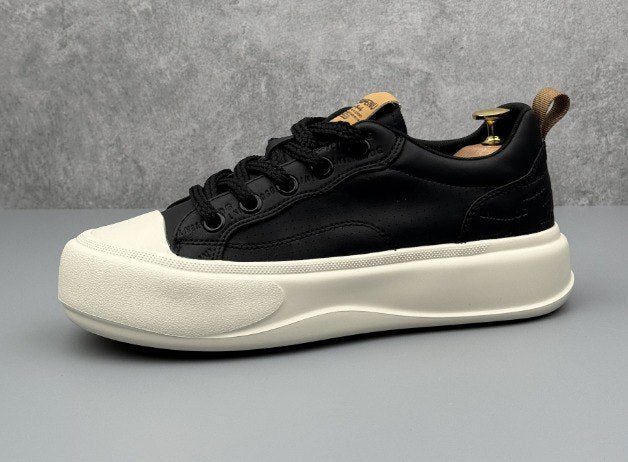 Ajat Court Low Sneaker in Black