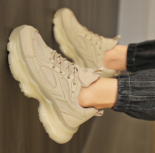 Unisex M8083 Trainers Beige