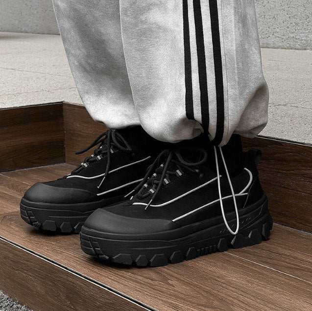 Black 'Glacier Trail' sneakers